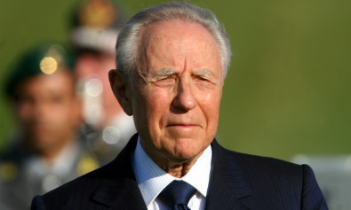© Marco Merlini / LaPresse
21-06-2005  Roma
Politica
Stadio dei marmi - Cerimonia di celebrazione del 231° anniversario di fondazione della Guardia di Finanza
Nella foto  il Presidente della Repubblica Carlo Azeglio Ciampi